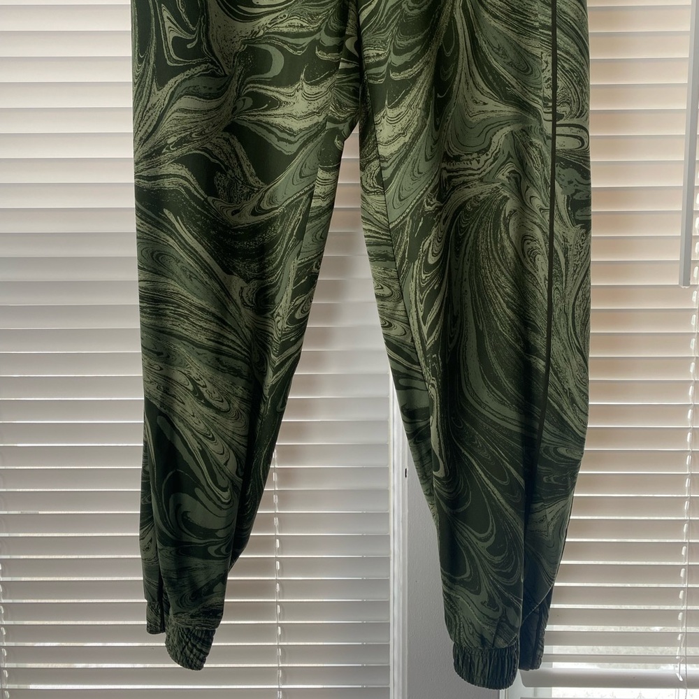 Athleta Sumi Marble Green Print Brooklyn Joggers Active Athletic Streetwear Gorp - Picture 3 of 14